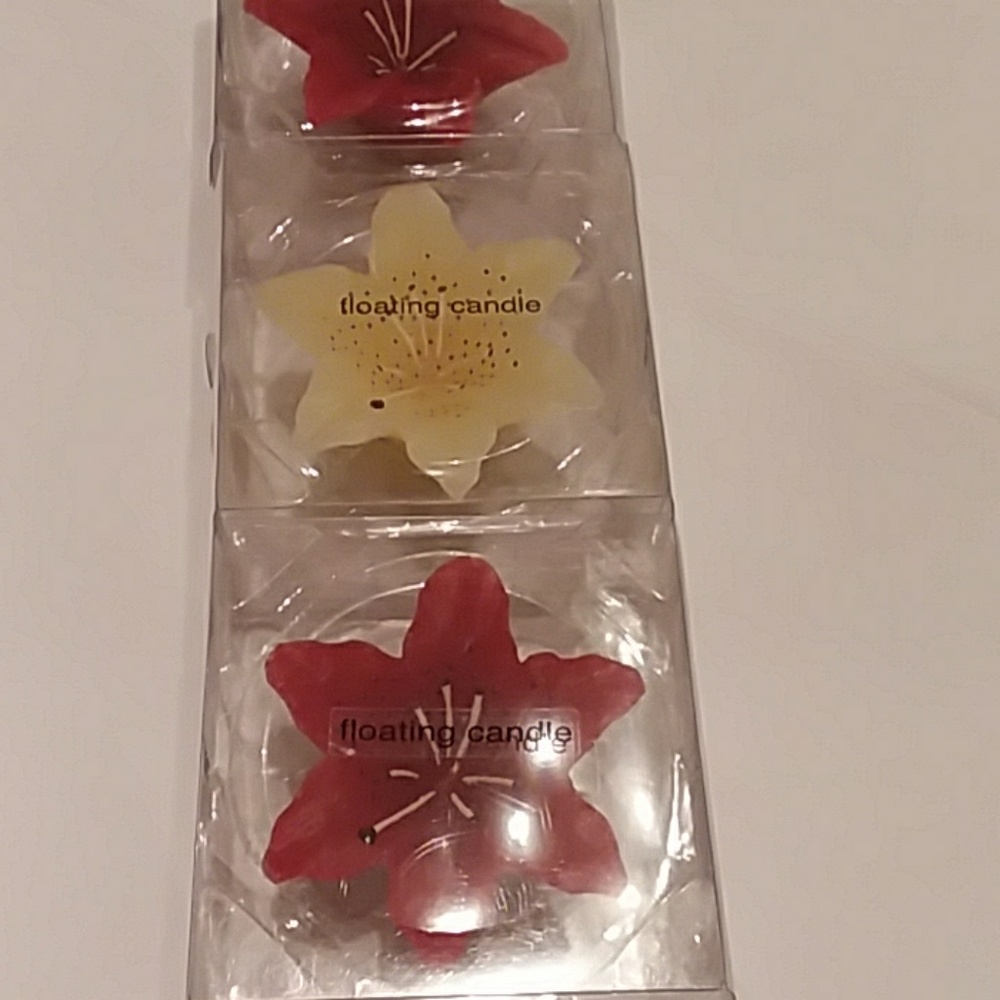 THREE FLOATING CANDLES - Picture 4 of 6